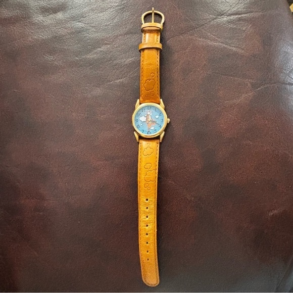 Disney Tigger leather band watch women’s - Picture 3 of 6